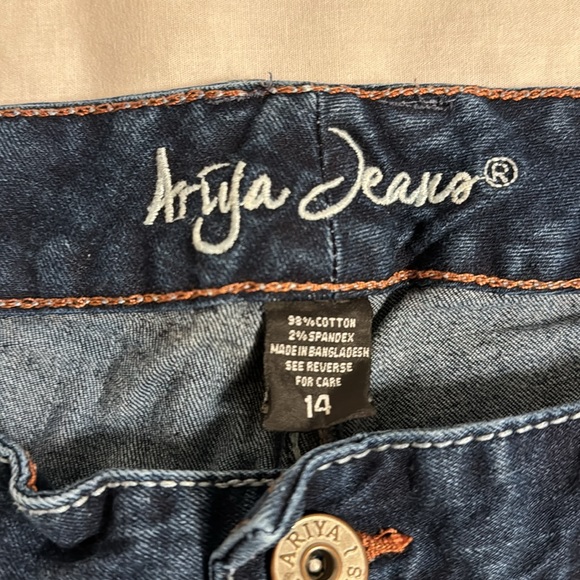 Women’s RIYA denim shorts, distressed, bling, decorated pockets, size 14 blue - Picture 3 of 8